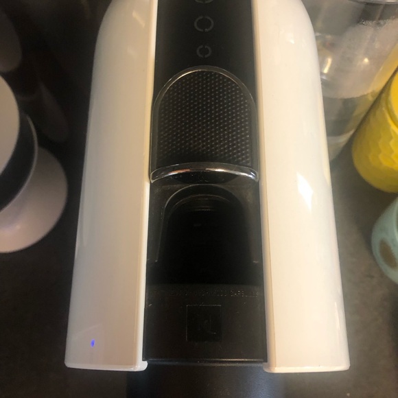 Nespresso Coffee Maker ☕️ - Picture 6 of 9